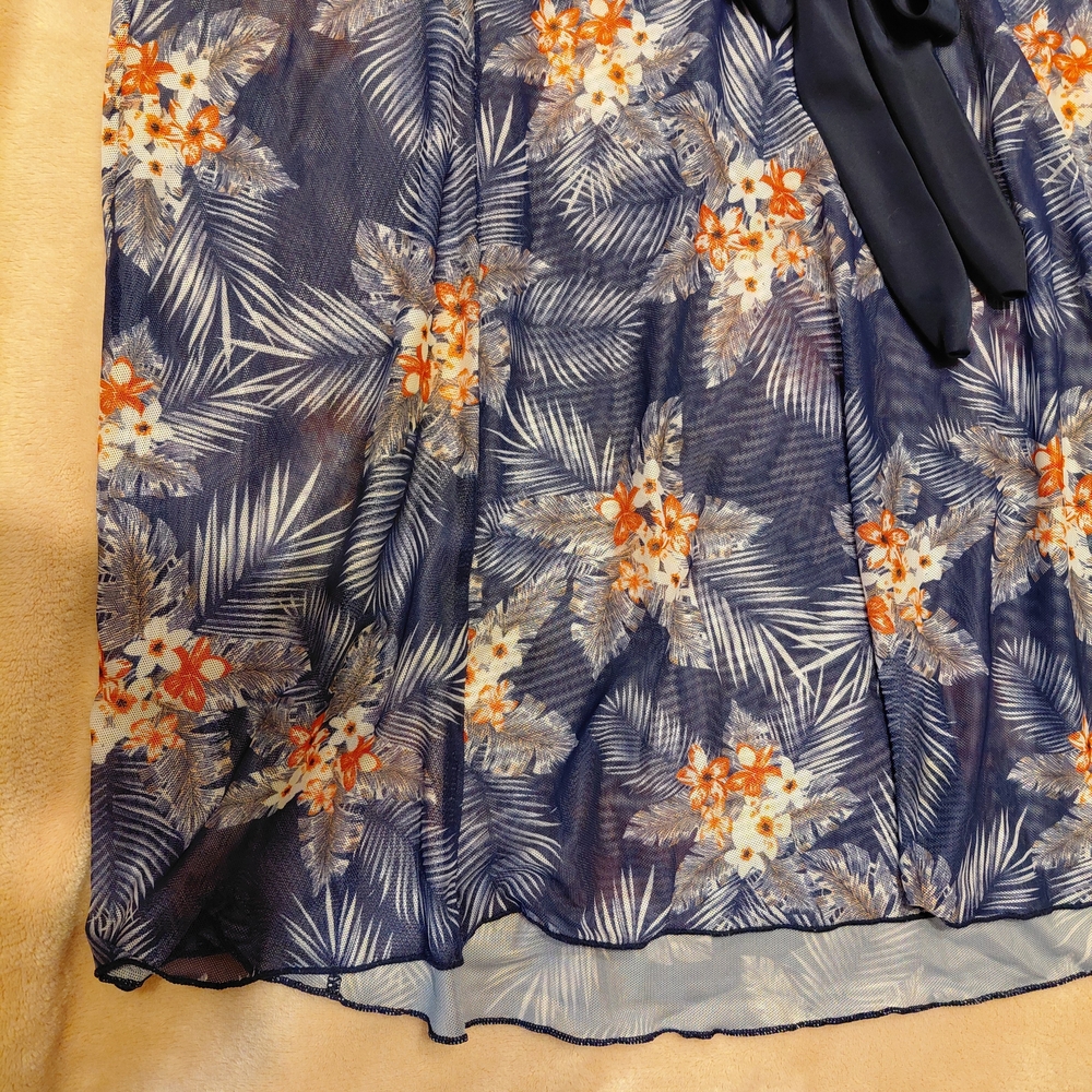 Top/Skirt Boy Shorts Swimsuit. Floral Navy 5X Never Worn. New Condition. - Picture 3 of 8